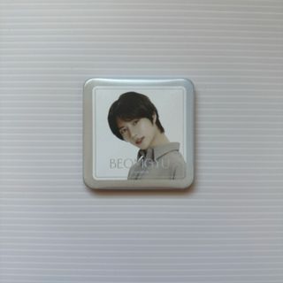 トゥモローバイトゥギャザー(TOMORROW X TOGETHER)のTXT ボムギュ 缶バッジ TXT MUSEUM(アイドルグッズ)