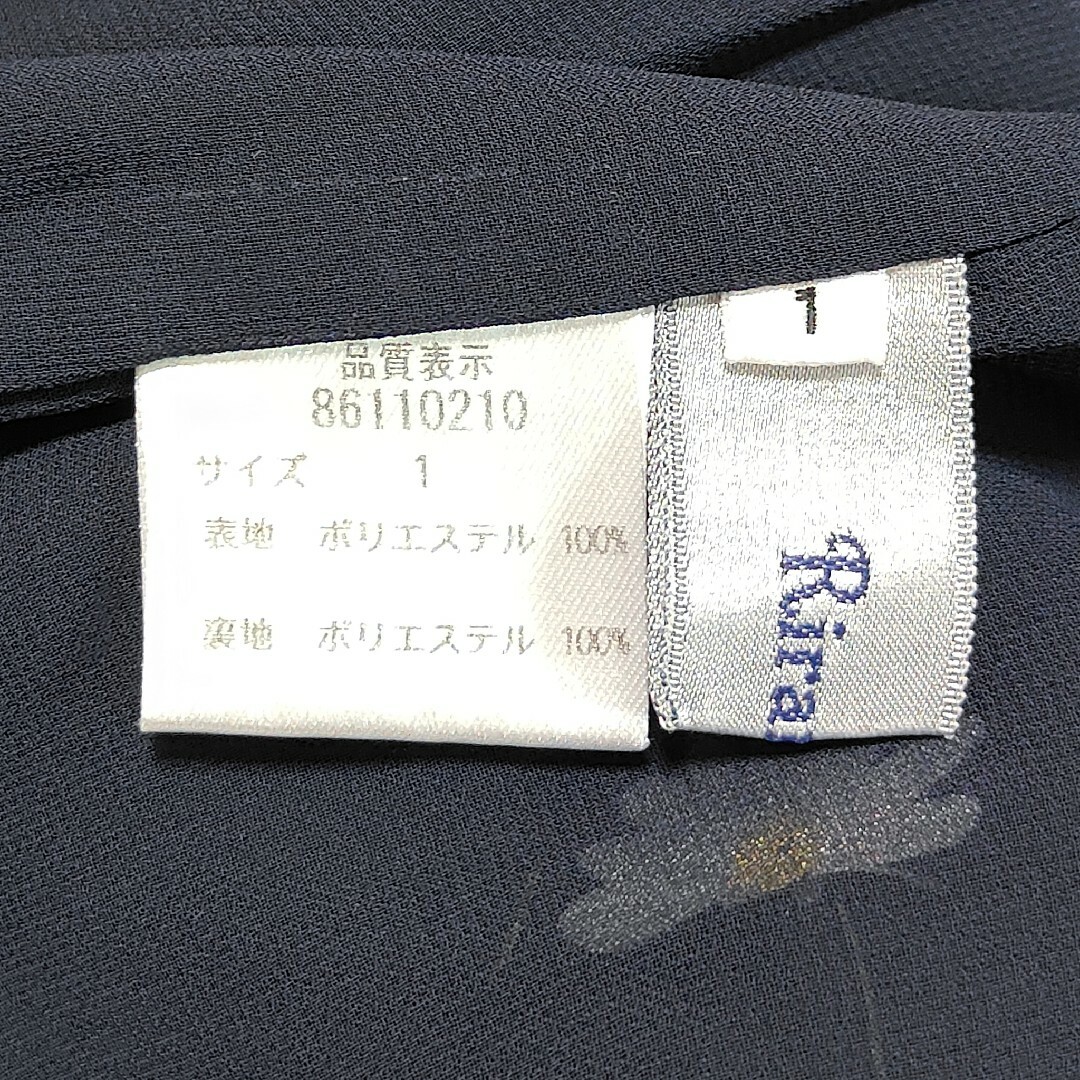 Rirandture(リランドチュール)の〈F006〉リランドチュール 日本製 花柄 七分袖カットソー ブラウス 黒 レディースのトップス(シャツ/ブラウス(長袖/七分))の商品写真