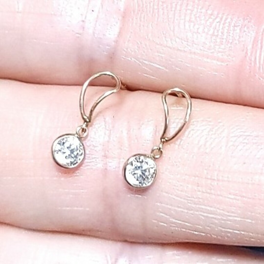 Ｋ10ジルコニアピアス！ レディースのアクセサリー(ピアス)の商品写真