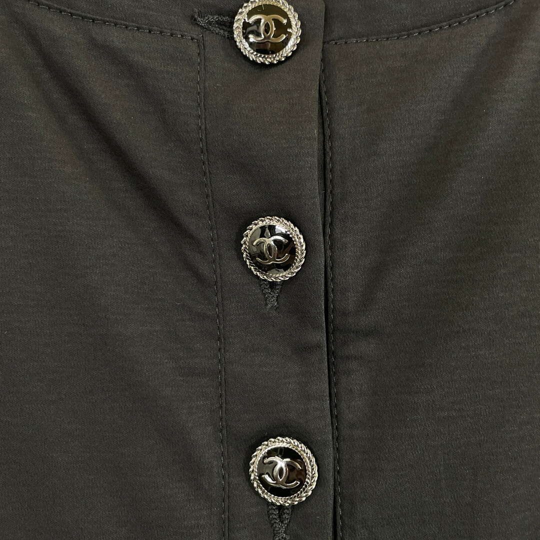 CHANEL(シャネル)のシャネル 【美品/国内正規】P57567K07661 ココマークボタン コットン Tシャツ S レディースのワンピース(その他)の商品写真