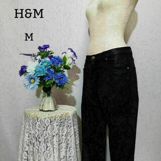 エイチアンドエム(H&M)のH&M　極上美品　伸縮性有り　革風パンツ　Mサイズ　黒系(カジュアルパンツ)