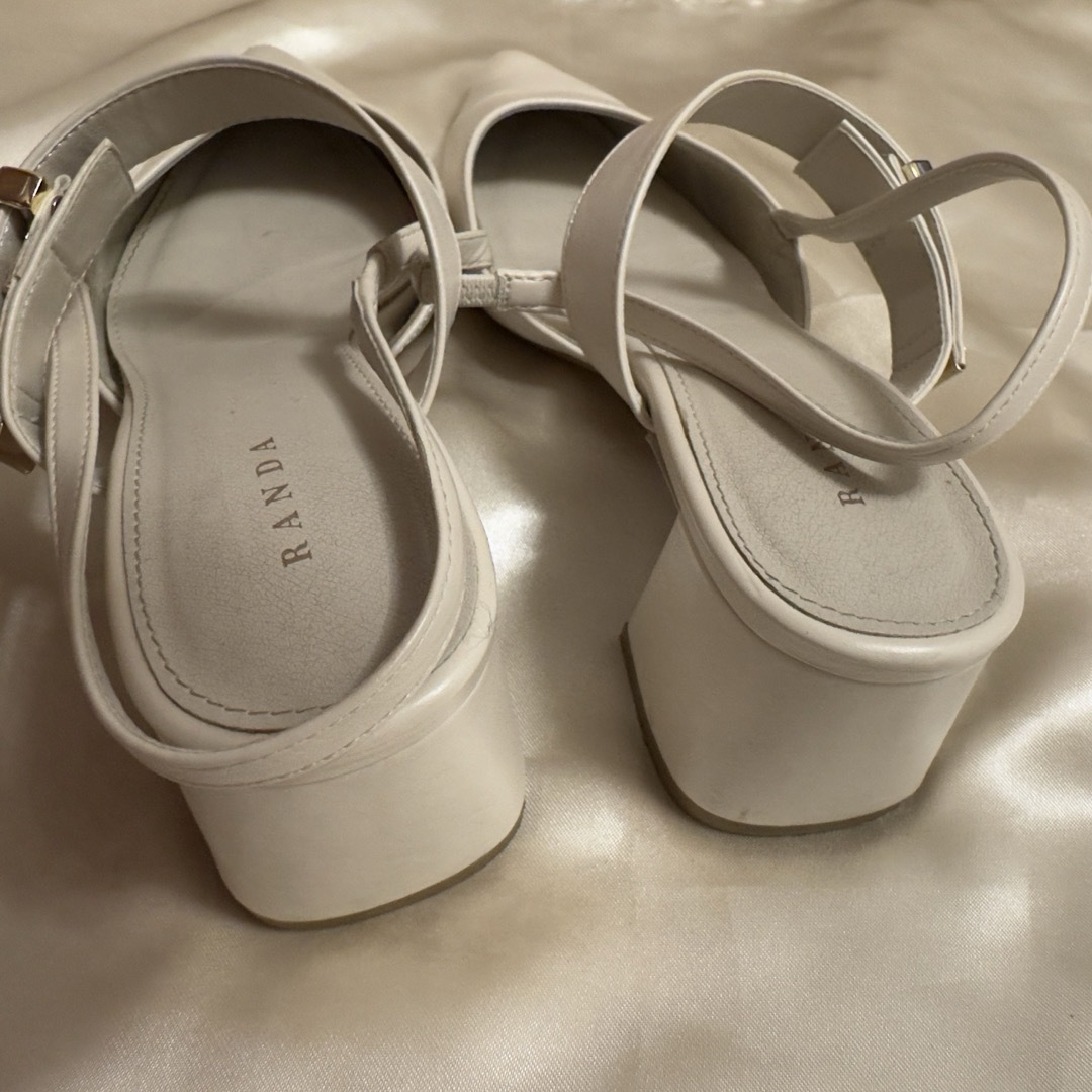 RANDA(ランダ)の【価格決めてください！】RANDA パンプス アイボリー レディースの靴/シューズ(ハイヒール/パンプス)の商品写真