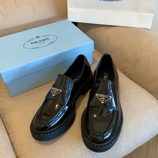 プラダ(PRADA)の人気《プラダ》ローファー(ローファー/革靴)