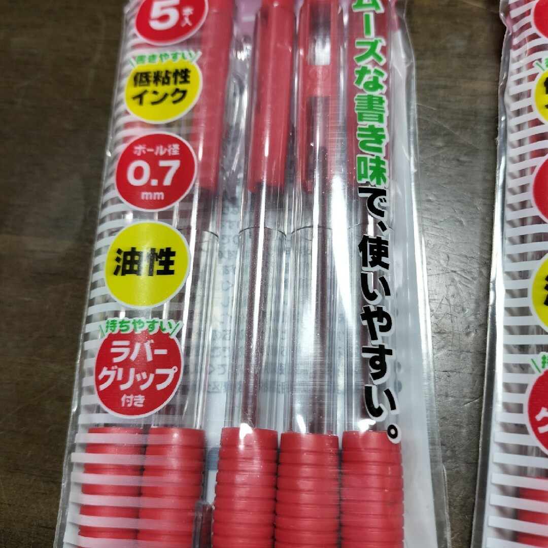 新品未使用品　赤色ボールペン10本 インテリア/住まい/日用品の文房具(ペン/マーカー)の商品写真