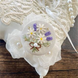 刺繍ブローチorヘアゴム✳︎カモミールとラベンダーの花束(コサージュ/ブローチ)