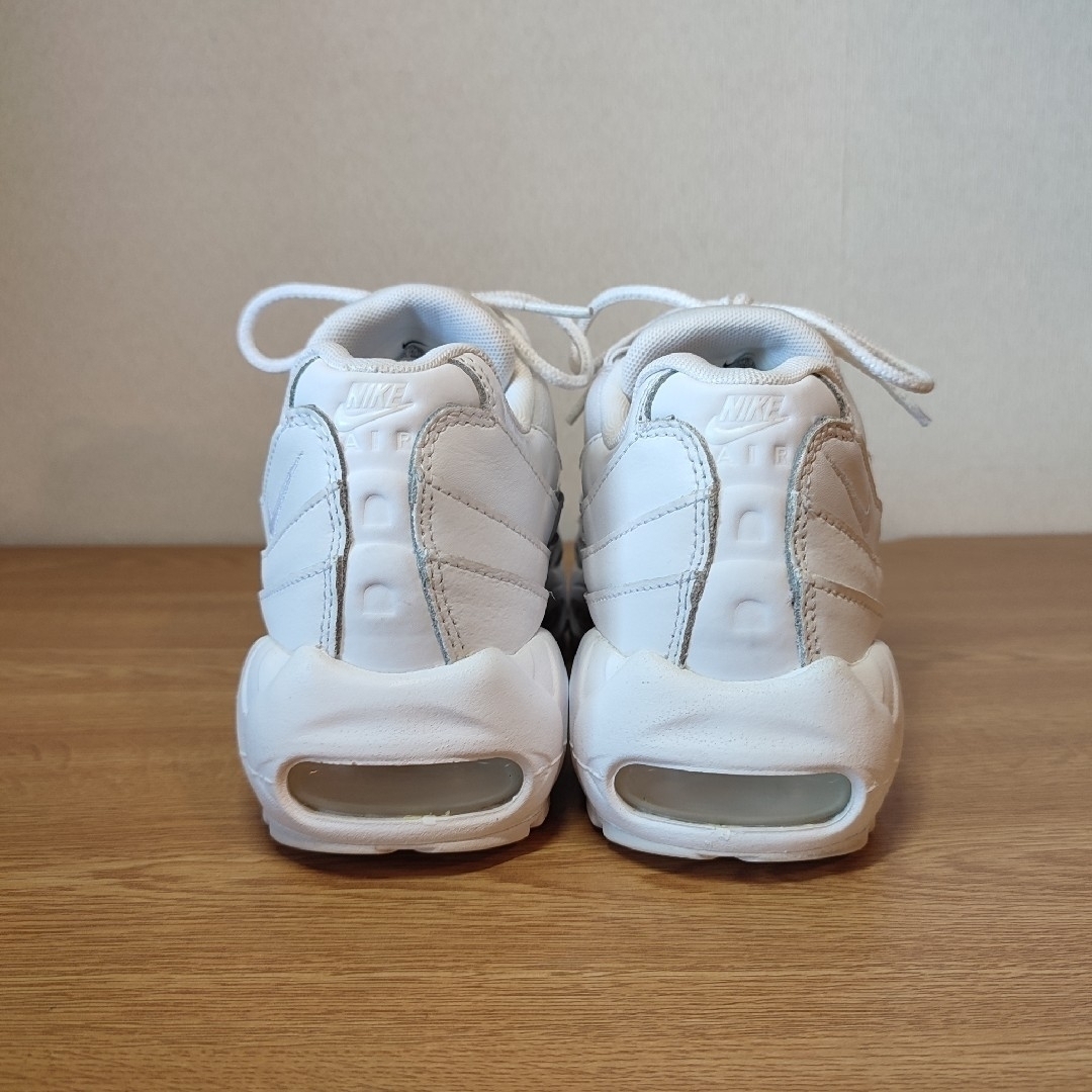 NIKE(ナイキ)の美品 大人気 NIKE AIR MAX 95 "ALL WHITE" 25 レディースの靴/シューズ(スニーカー)の商品写真