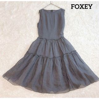 フォクシー(FOXEY)の【極美品】フォクシー ドレス フレンチシアー ティアード  38 グレー(ひざ丈ワンピース)