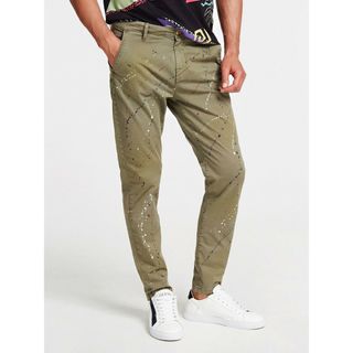 ゲス(GUESS)のGUESS　LUCAS スリムテーパードパンツ　30インチ　カーキ(ワークパンツ/カーゴパンツ)