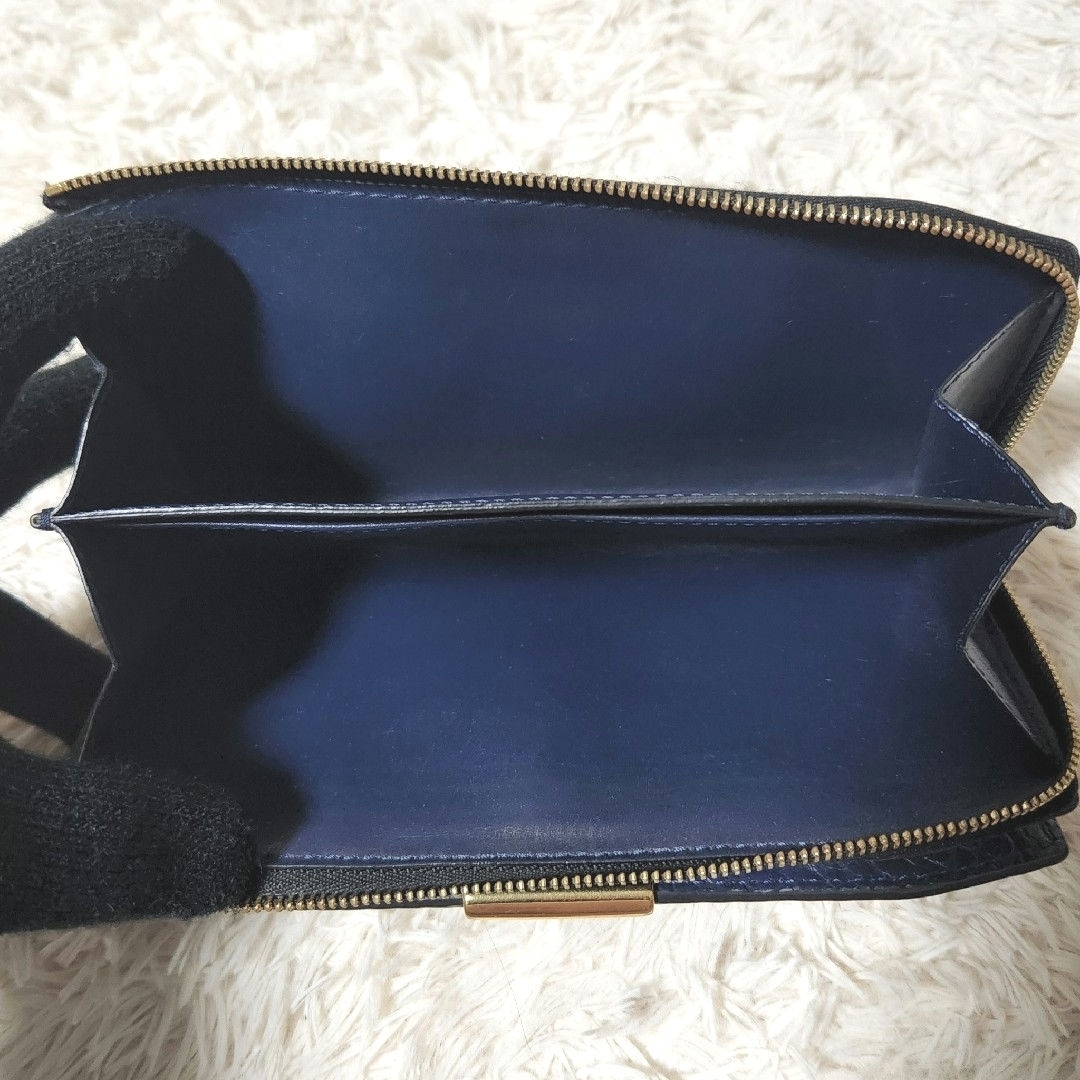 BURBERRY(バーバリー)の美品 BURBERRY シボ革 BURBERRYロゴ  金具 長財布 ネイビー レディースのファッション小物(財布)の商品写真