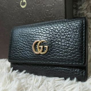 グッチ(Gucci)のGUCCI GGマーモント シボ革 レザー 6連キーケース ブラック ゴールド(キーケース)