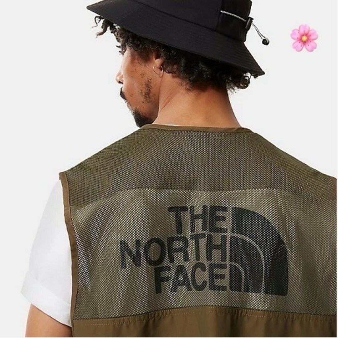 THE NORTH FACE(ザノースフェイス)の海外限定！日本Lサイズ ノースフェイス ベスト カーキ メンズのトップス(ベスト)の商品写真