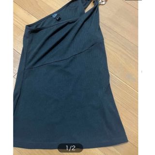 シーイン(SHEIN)のシーイン　アシメショルダータンクトップインナーキャミソール　ノースリーブ　黒(タンクトップ)