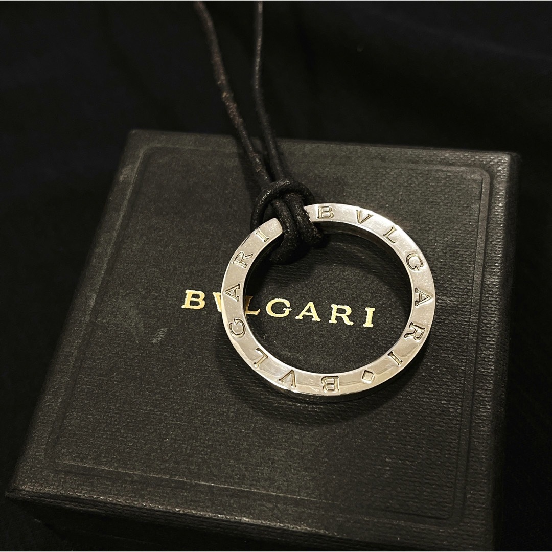 BVLGARI(ブルガリ)の【美品】ブルガリ　BVLGARI 専用箱付き　シルバー　キーリング　革紐付き  メンズのアクセサリー(ネックレス)の商品写真