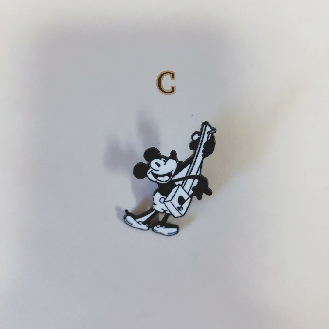 Disney(ディズニー)のピンバッジ ディズニー 蒸気船ウィリー ブローチ ミッキー レトロ エンタメ/ホビーのおもちゃ/ぬいぐるみ(キャラクターグッズ)の商品写真