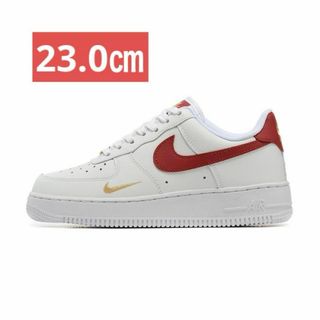 ナイキ(NIKE)のナイキエアフォース1'07 ESS/ホワイト/レッドゴールド/23.0レディース(スニーカー)