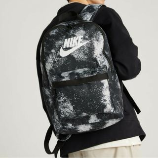 ナイキ(NIKE)の★新品！★NIKEナイキ★リュックサックバックパックデイパック★黒ｘ灰パイソン柄(バッグパック/リュック)