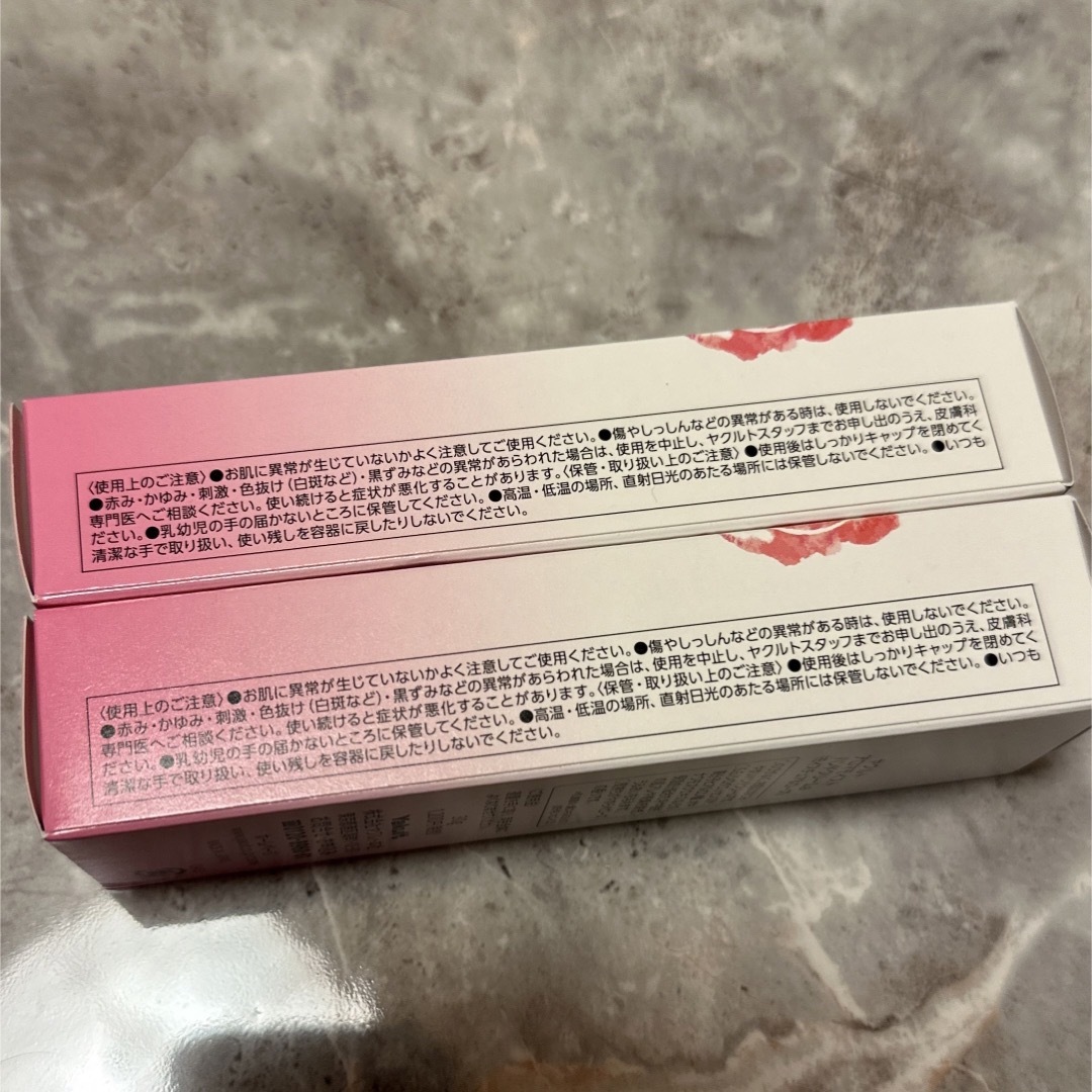 Yakult(ヤクルト)の新品未使用　ヤクルト　AROMA MOIST ハンドクリーム　30g 2個セット コスメ/美容のボディケア(ハンドクリーム)の商品写真