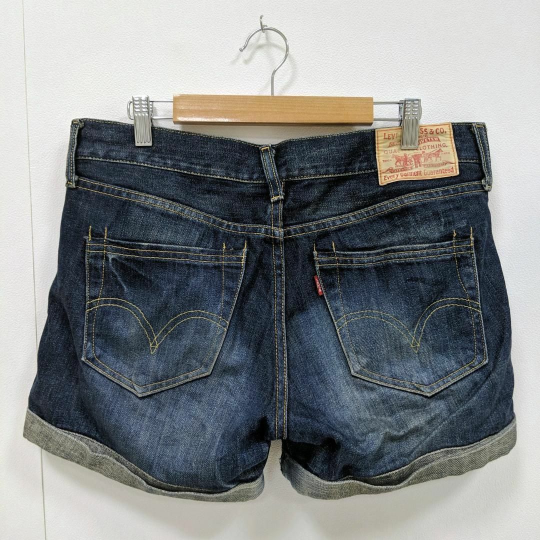 Levi's(リーバイス)のLevi's ロールアップ デニム ショートパンツ インディゴ レディース レディースのパンツ(ショートパンツ)の商品写真