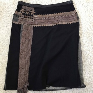 フェンディ(FENDI)のフェンディ ❣️タイトスカート　装飾　チュール　サイズ40 ブラック　イタリア製(ひざ丈スカート)