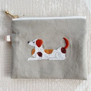 ハンドメイド　ファスナーポーチ　犬の刺繍🐶(ポーチ)