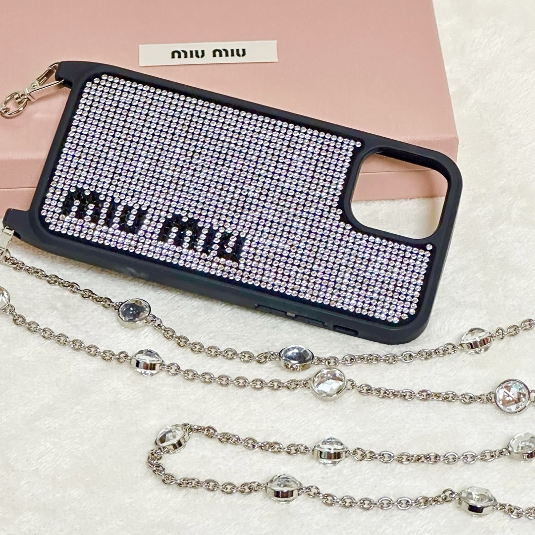 miumiu(ミュウミュウ)のロゴが目立つ！◆miumiu◆ミュウミュウ ストラップ付き iphoneカバー スマホ/家電/カメラのスマホアクセサリー(iPhoneケース)の商品写真