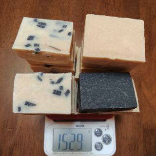 廃油石鹸  1.5kg 竹炭入り(その他)