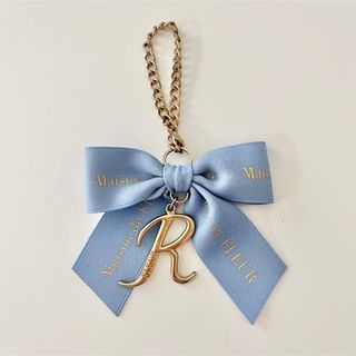 Maison de FLEUR - メゾンドフルール イニシャルリボンチャーム 「R」