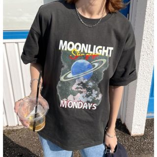 Tシャツ　チャコール　グレー　ダーク　プリントTシャツ　惑星　古着風　半袖(Tシャツ(半袖/袖なし))