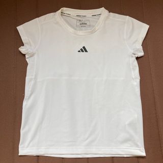 アディダス(adidas)のTシャツ(Tシャツ/カットソー)