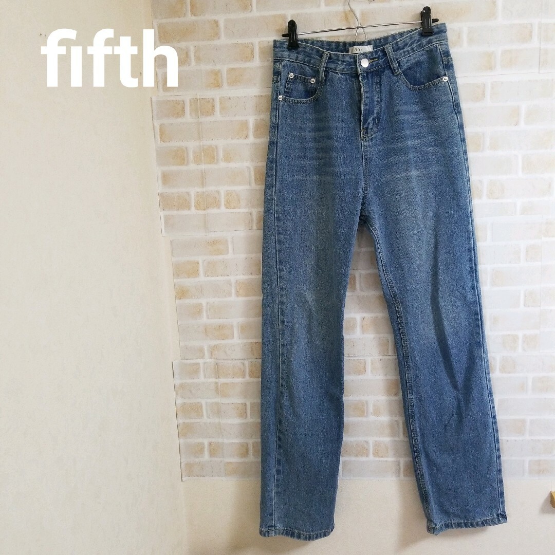 fifth(フィフス)のfifth ストレートデニムパンツ レディースのパンツ(デニム/ジーンズ)の商品写真