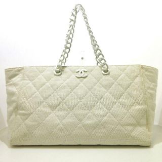 シャネル(CHANEL)のCHANEL(シャネル) トートバッグ レディース マトラッセ 白 ストロー×プラスチック(トートバッグ)