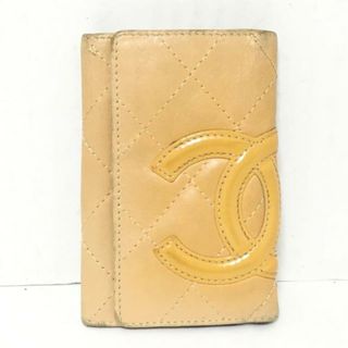 シャネル(CHANEL)のCHANEL(シャネル) キーケース カンボンライン ベージュ×イエロー 6連フック ラムスキン×エナメル（レザー）(キーケース)