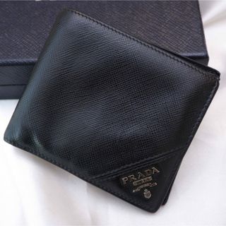 プラダ(PRADA)の♡美品♥︎ PRADA 二つ折り財布 シルバーロゴ サフィアーノ 黒(折り財布)