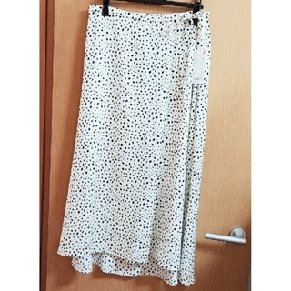 ユニクロ(UNIQLO)の新品 L ユニクロ プリント フレア スカート（白×ランダムドット柄）(ロングスカート)