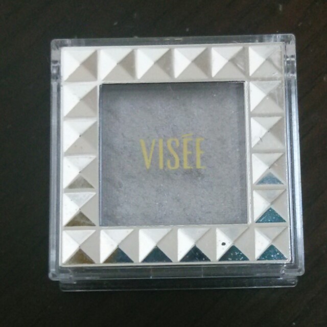 VISEE(ヴィセ)のVISEE シルバーアイシャドー♪送料込 コスメ/美容のベースメイク/化粧品(その他)の商品写真