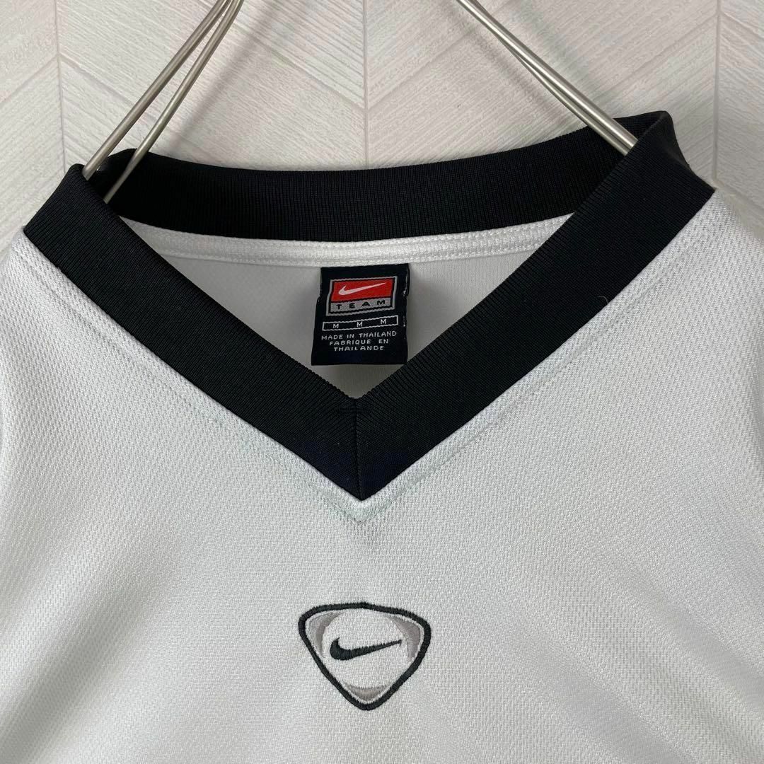 希少 00s NIKE Tシャツ センタースウッシュ 刺繍ロゴ Vネックゆるだぼ 希少 00s NIKE Tシャツ センタースウッシュ 刺繍ロゴ Vネックゆるだぼ