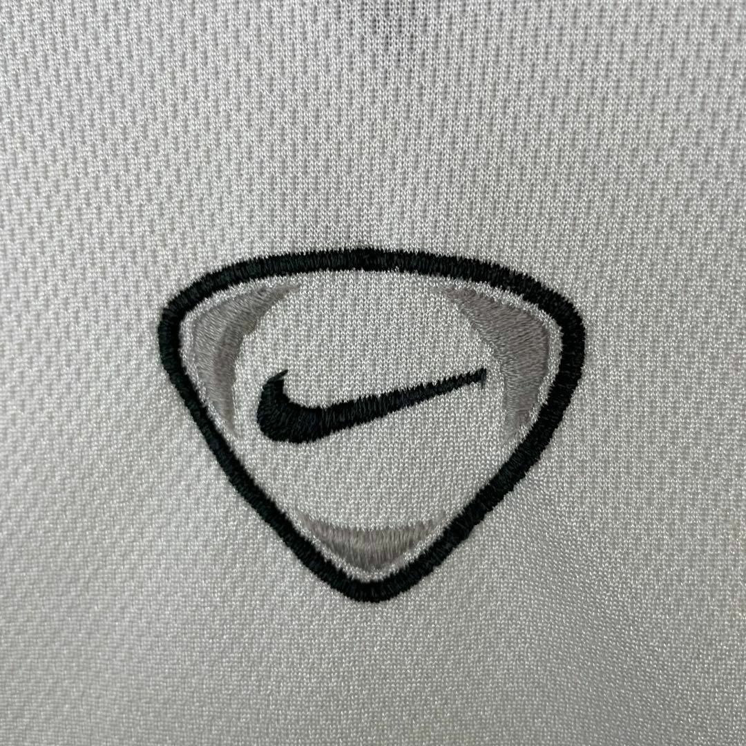 希少 00s NIKE Tシャツ センタースウッシュ 刺繍ロゴ Vネックゆるだぼ 希少 00s NIKE Tシャツ センタースウッシュ 刺繍ロゴ Vネックゆるだぼ