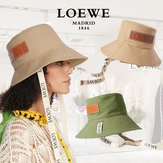 ロエベ(LOEWE)のロエベ  フィッシャーマンハット　タグ付き新品　帽子　バケハ　ベージュ☆(ハット)