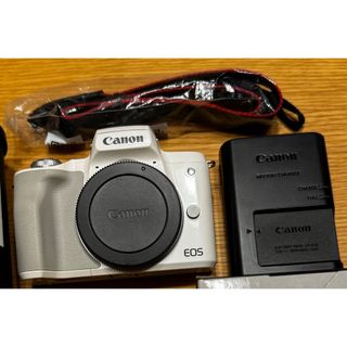 キヤノン(Canon)のcanon eos kiss M ボディ　値下げ不可(ミラーレス一眼)