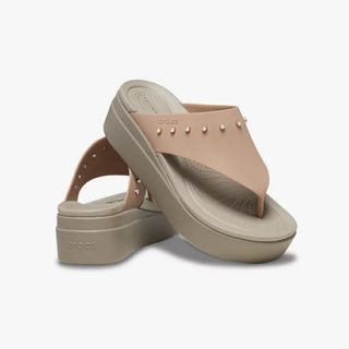 クロックス(crocs)のcrocs クロックス ブルックリン スタッズ フリップ(サンダル)