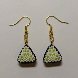 デリカビーズピアス(おにぎり)④(ピアス)