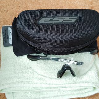 オークリー(Oakley)のESS ICE アイス　クリアレンズ　サングラス(サングラス/メガネ)