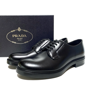 プラダ(PRADA)の未使用 プラダ ロゴ 外羽根 レザー ダービーシューズ 黒 イングランド製 革靴(ドレス/ビジネス)
