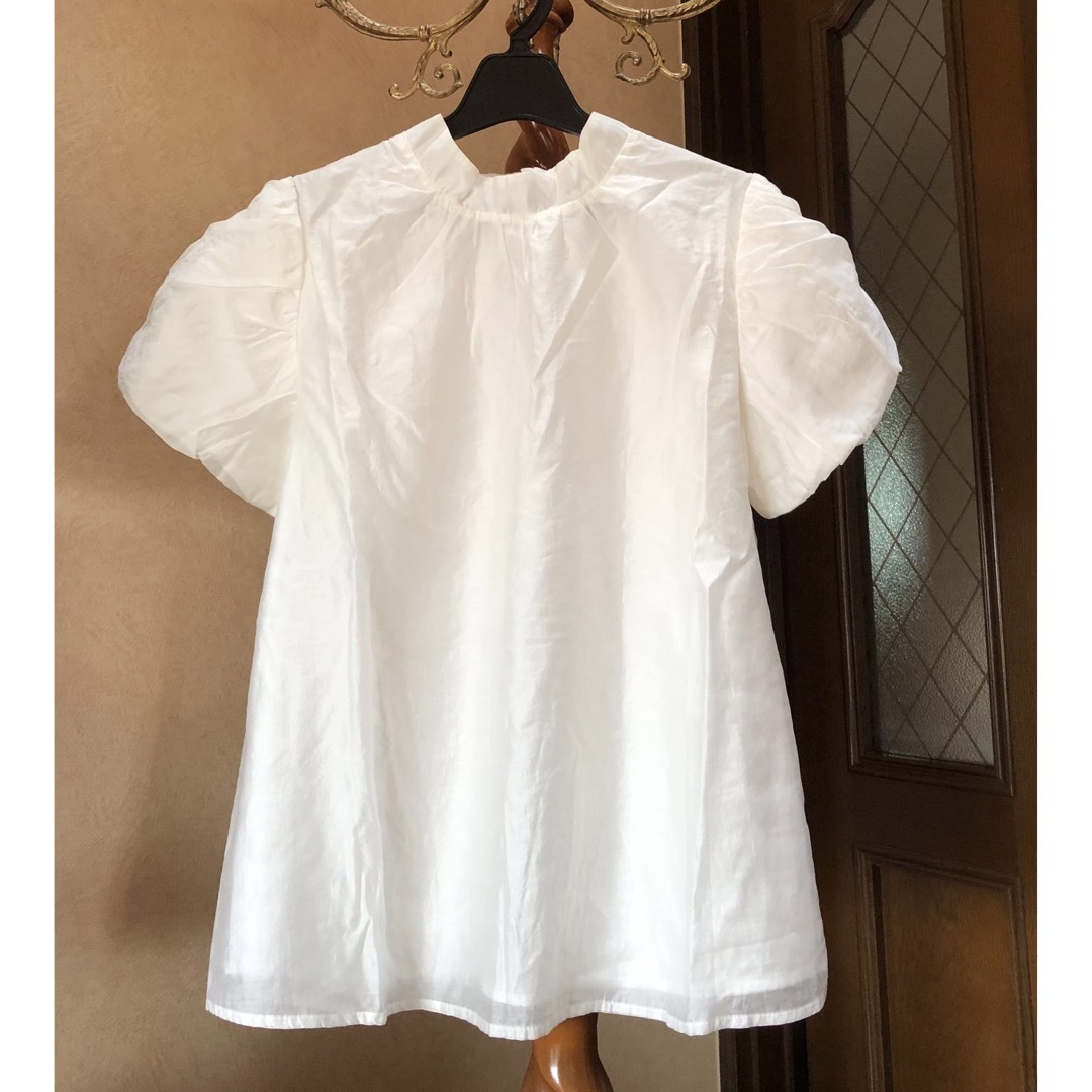 JILLSTUART   半袖パフスリーブブラウス　ホワイト🤍　サイズFR レディースのトップス(シャツ/ブラウス(半袖/袖なし))の商品写真