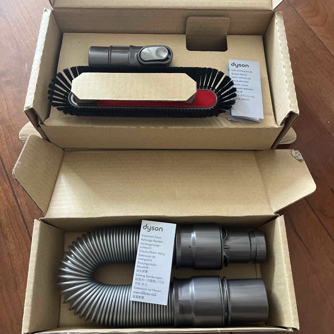 【欠品無し・完動品】dyson V8 fluffy (延長ホースおまけ付き) 【欠品無し・完動品】dyson V8 fluffy (延長ホースおまけ付き)
