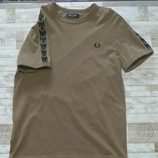 フレッドペリー(FRED PERRY)のFRED PERRY　Tシャツ　ベージュ　Mサイズ(Tシャツ/カットソー(半袖/袖なし))