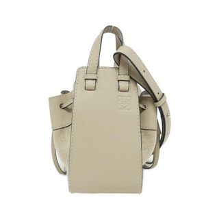 ロエベ(LOEWE)のロエベ ハンモック ドローストリング ミニ 314 39 V07 ショルダーバッグ(ショルダーバッグ)