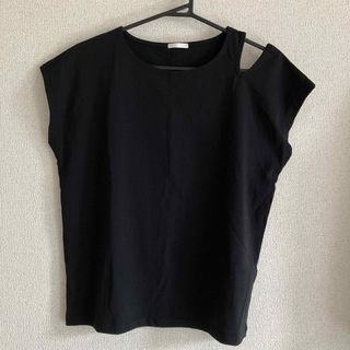 ジーユー(GU)のGU ジーユー"アシンメトリーカットアウトT(半袖)"ブラック S(Tシャツ(半袖/袖なし))