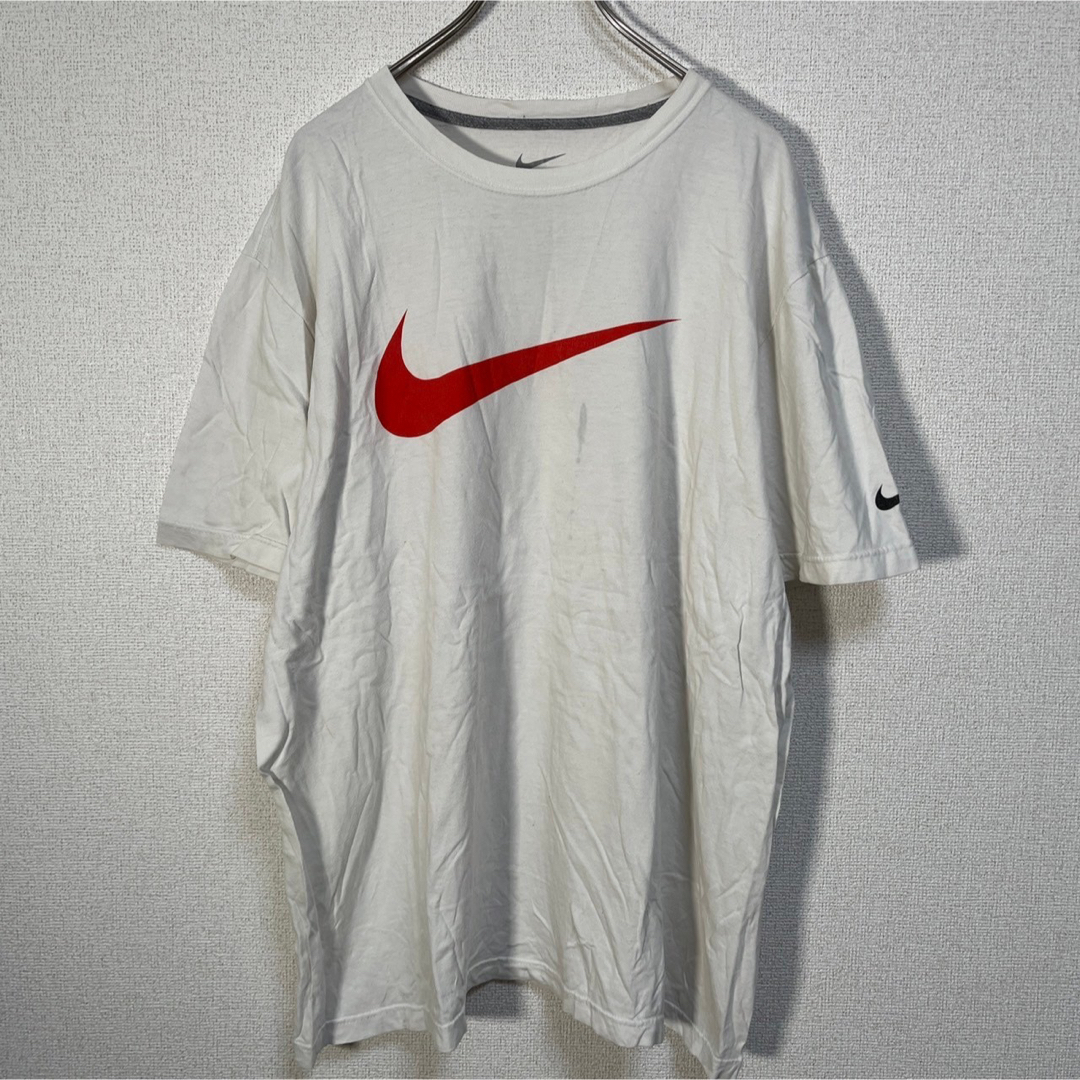 NIKE(ナイキ)の【ナイキ】半袖Tシャツ　スウォッシュロゴ　白T　デカロゴ　スリーブロゴ72 メンズのトップス(Tシャツ/カットソー(半袖/袖なし))の商品写真