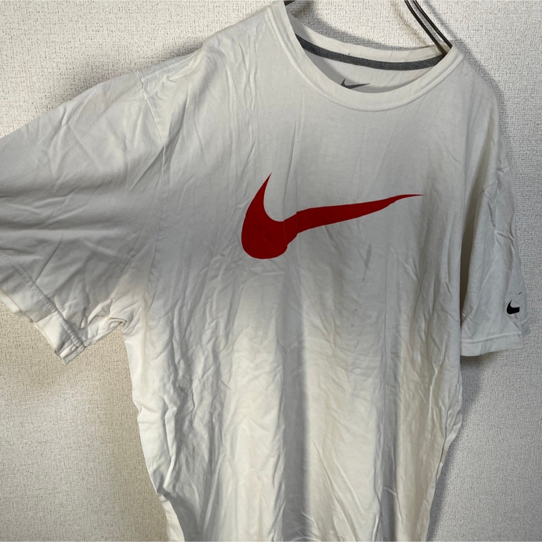 NIKE(ナイキ)の【ナイキ】半袖Tシャツ　スウォッシュロゴ　白T　デカロゴ　スリーブロゴ72 メンズのトップス(Tシャツ/カットソー(半袖/袖なし))の商品写真